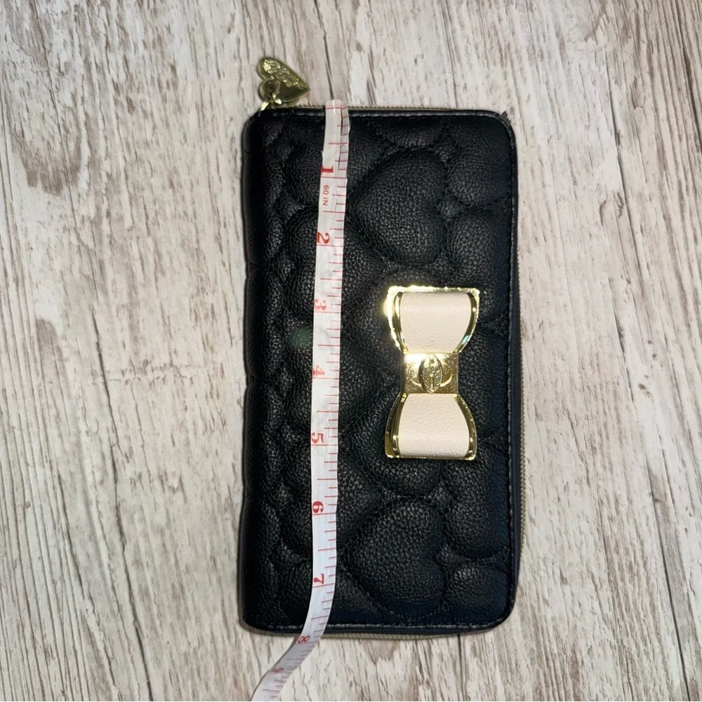 Betsey Johnson Zip Around Wallet Black  Quilted Hearts White Gold Metal Bow